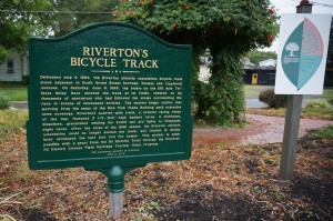 Riverton Bicycle Track sign, 8-1-2014